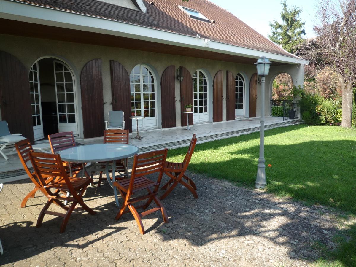 La Maison Des Bonheurs Bed & Breakfast Rillieux-la-Pape Exterior photo